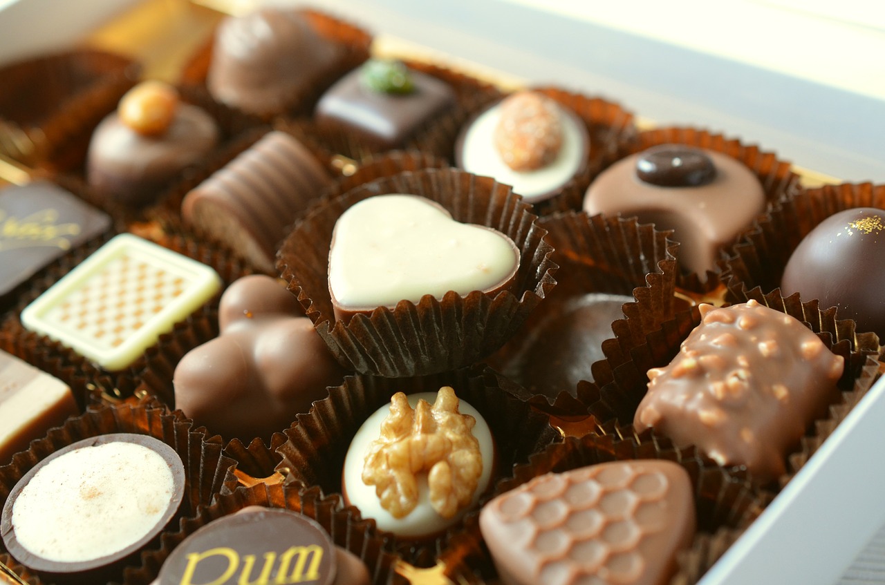 Słodki prezent: czekoladki firmowe, czekoladowe lentilki na prezent